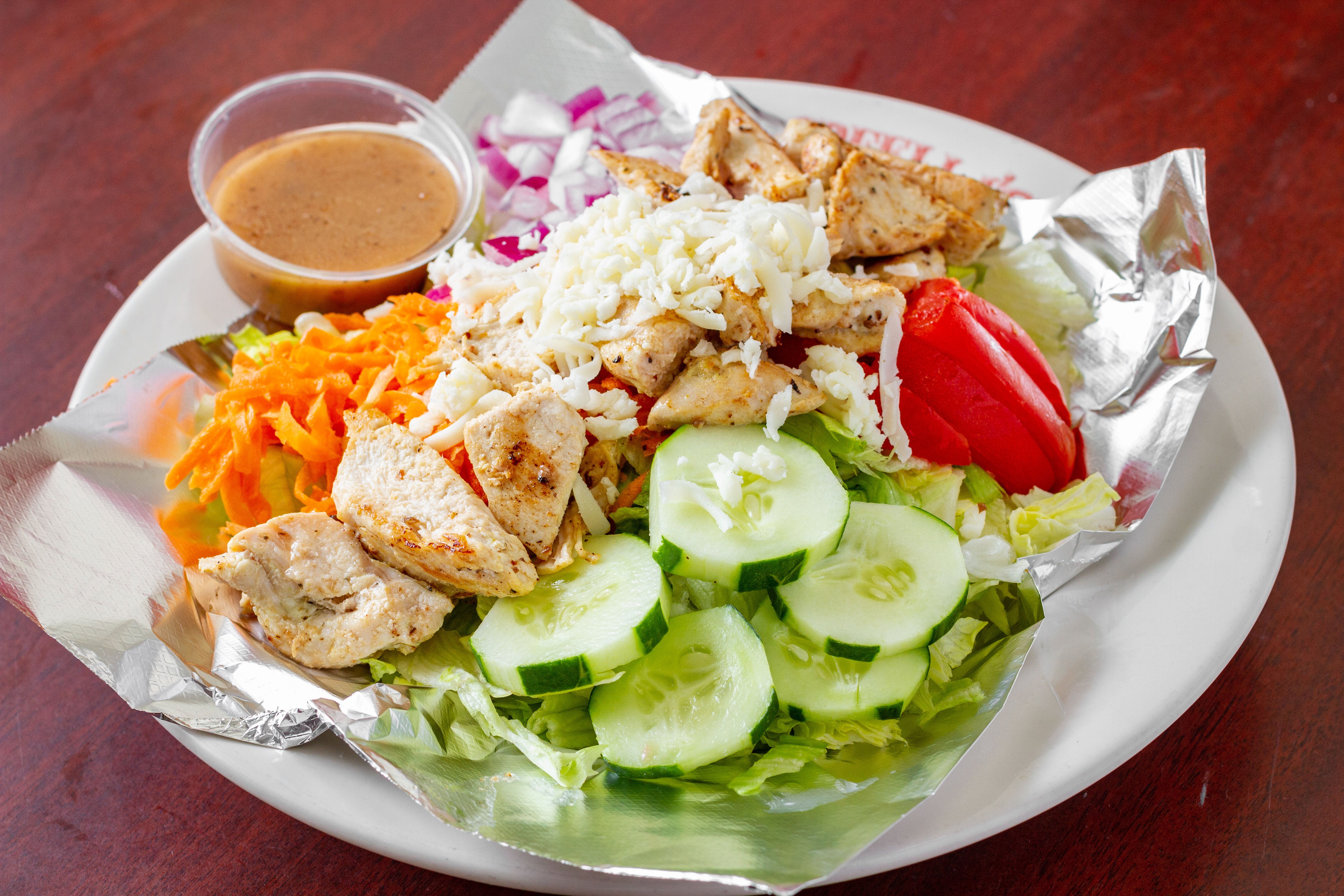 Order Grilled Chicken Salad - Salad food online from G's Pizzeria store, Elkton on bringmethat.com