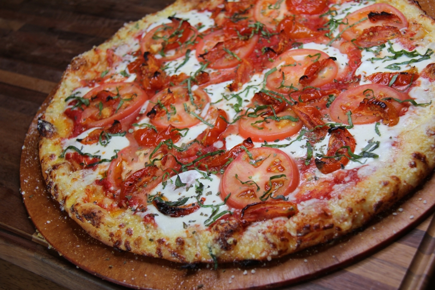 Order 8" Margherita food online from Alondra Hot Wings store, Montebello on bringmethat.com