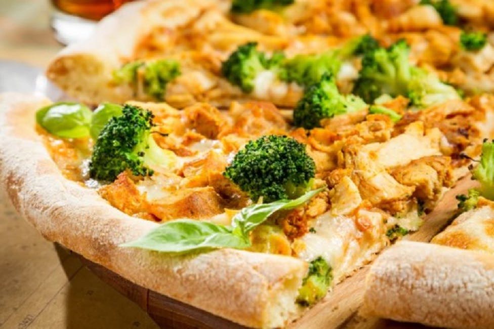 Order Chicken & Broccoli Pizza - Personal 12'' food online from Lunetta pizza store, New York on bringmethat.com