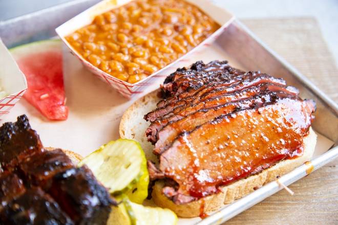 Order Meat Plate Brisket food online from Scott's Kitchen and Catering at Hangar 29 store, Kansas City on bringmethat.com