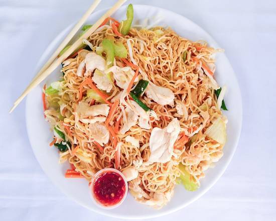 Order N6. Golden Noodle (Chow Mein) food online from Thai Lotus store, Reno on bringmethat.com