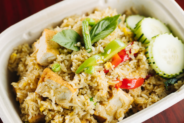 Order F10. Green Curry Fried Rice food online from Thai 2 Go store, Dallas on bringmethat.com