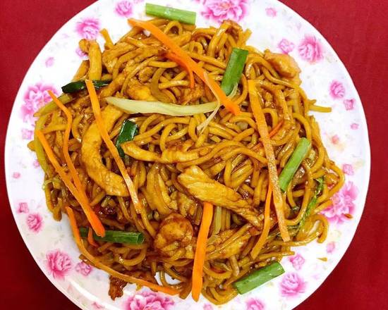 Order Chicken Lo Mein food online from Hong Kong Restaurant store, Columbus on bringmethat.com