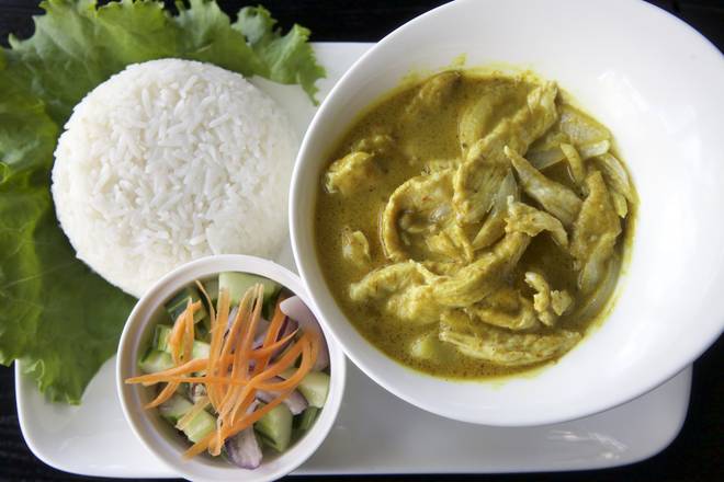 Order D03. Yellow Curry food online from New Thai Elephant store, San Mateo on bringmethat.com