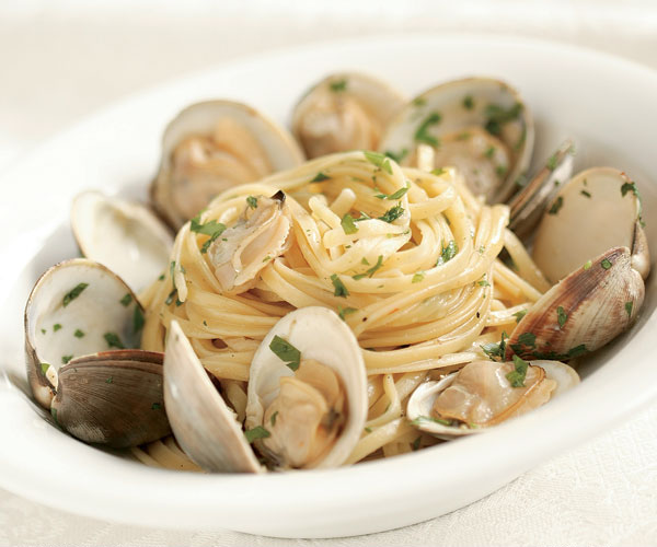 Order Linguine with White Clam Sauce food online from Scala Pizza store, Mount Vernon on bringmethat.com