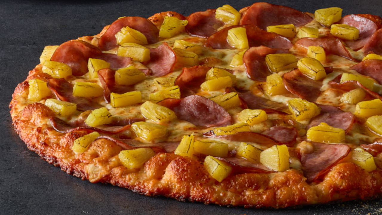 Order Hawaiian Pizza food online from Round Table Pizza store, San Jose on bringmethat.com