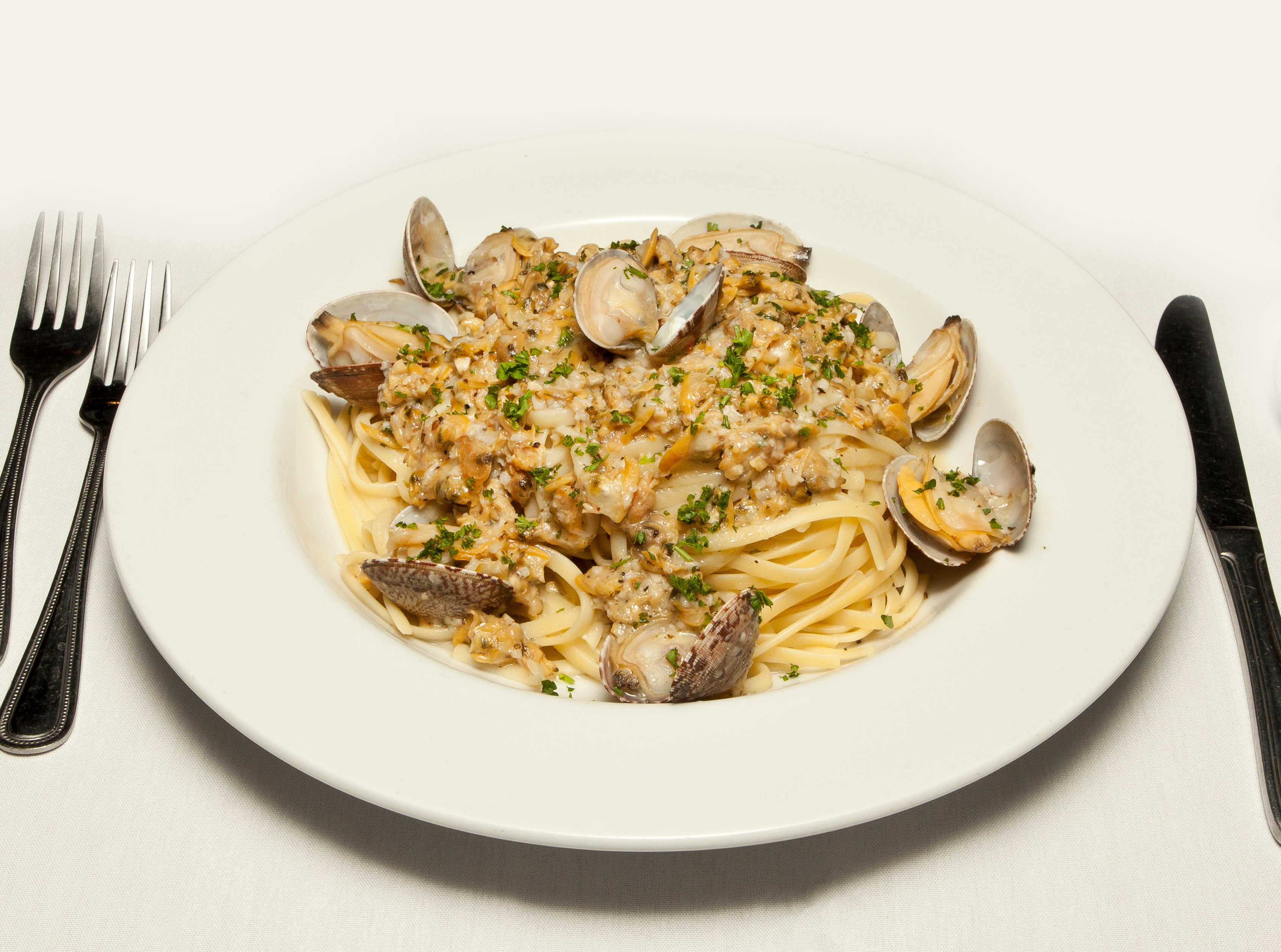 Order Linguine with Clams food online from Grape Vine Cafe store, Las Vegas on bringmethat.com
