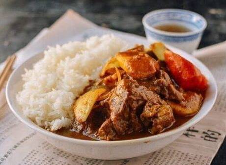 Order Curry Beef Brisket Rice -. 咖喱牛腩飯 food online from China Boy store, Washington on bringmethat.com