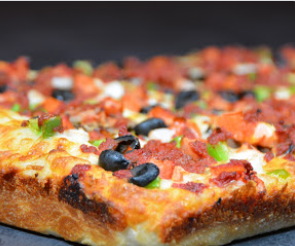 Order Veggie Delight Pizza food online from Boss. Pizza + Wings store, Bakersfield on bringmethat.com