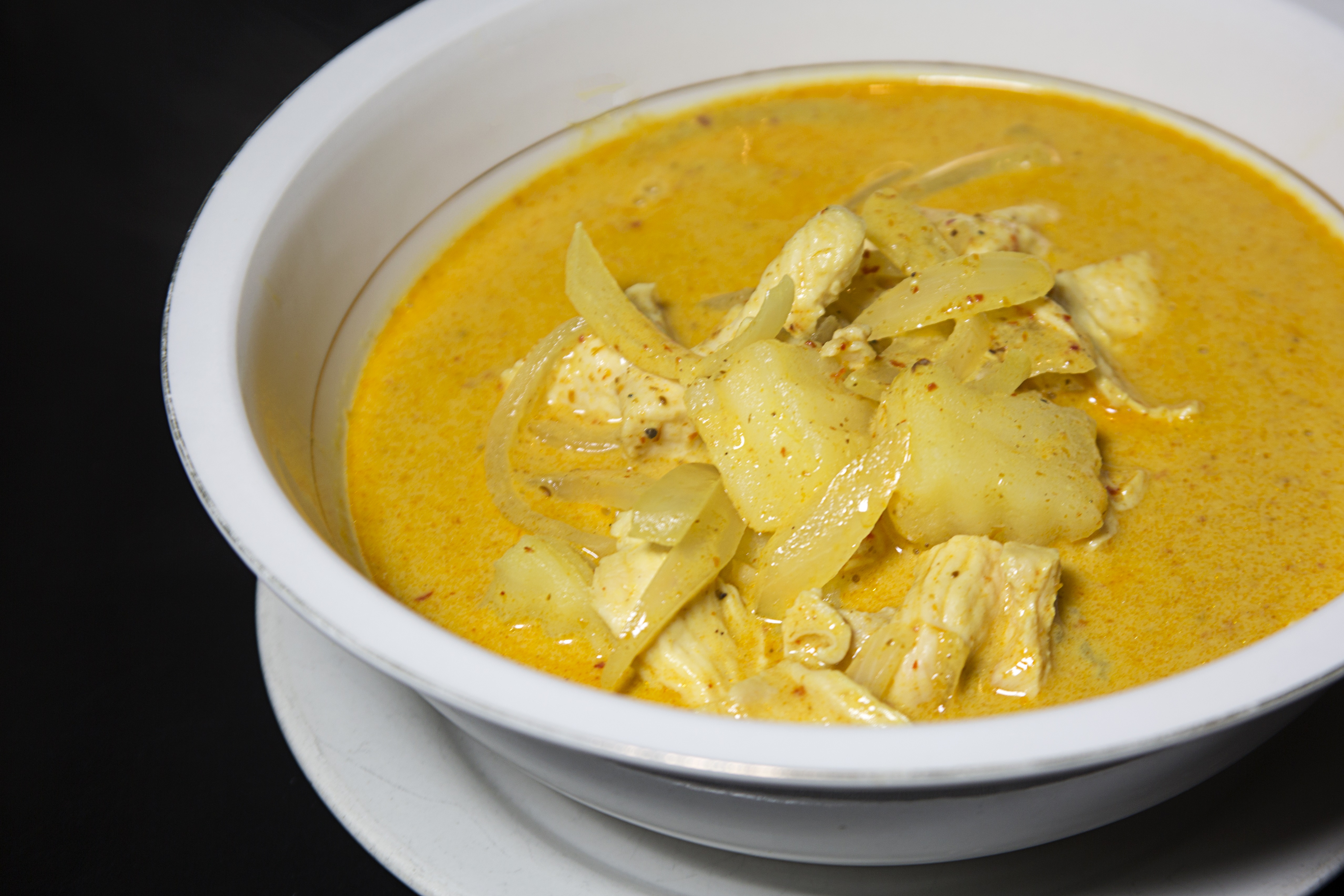 Order Yellow Curry food online from Sweet basil thai store, Woodside on bringmethat.com