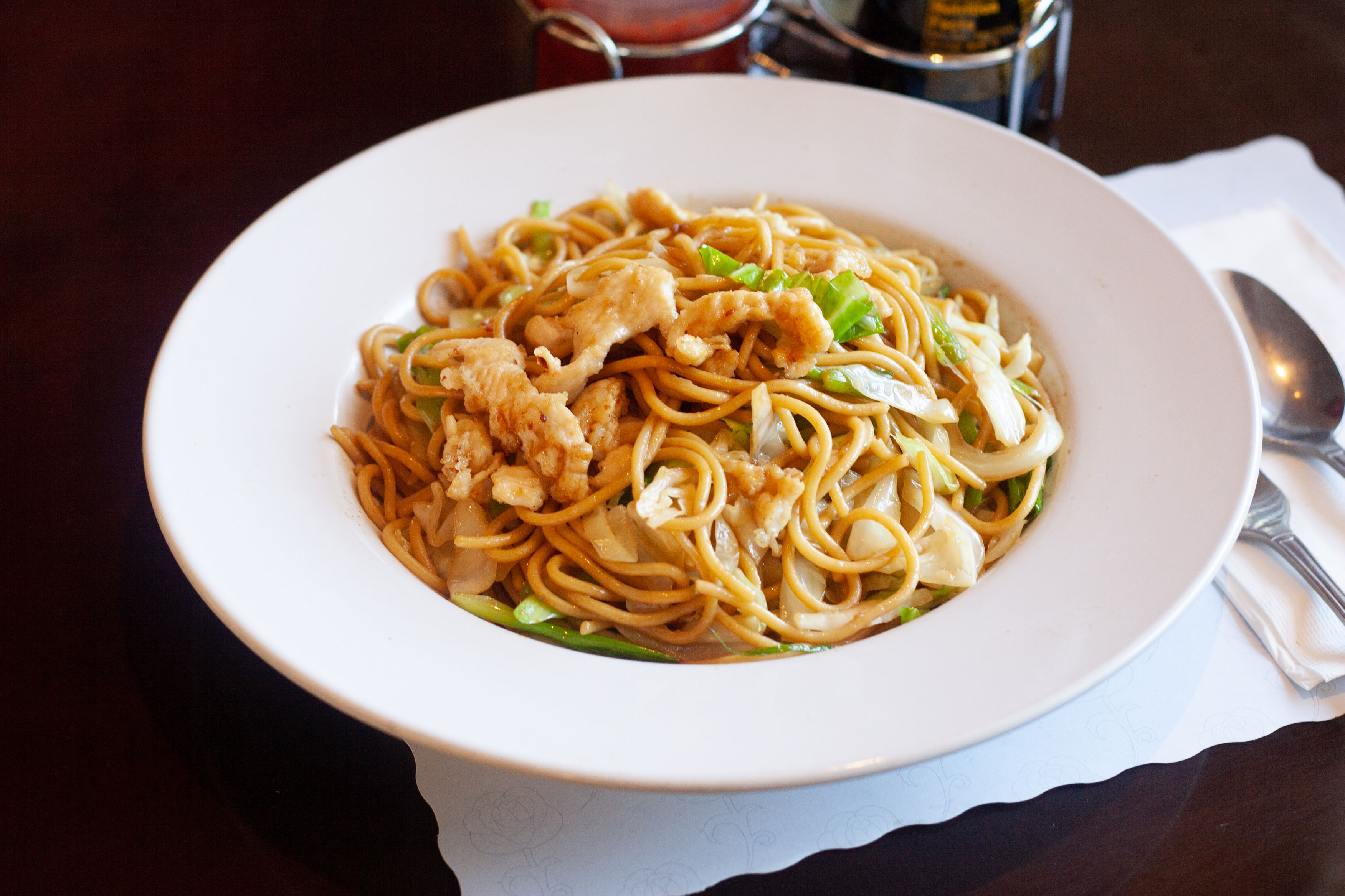 Order Chicken Chow Mein food online from Ginger Cafe store, Gilroy on bringmethat.com