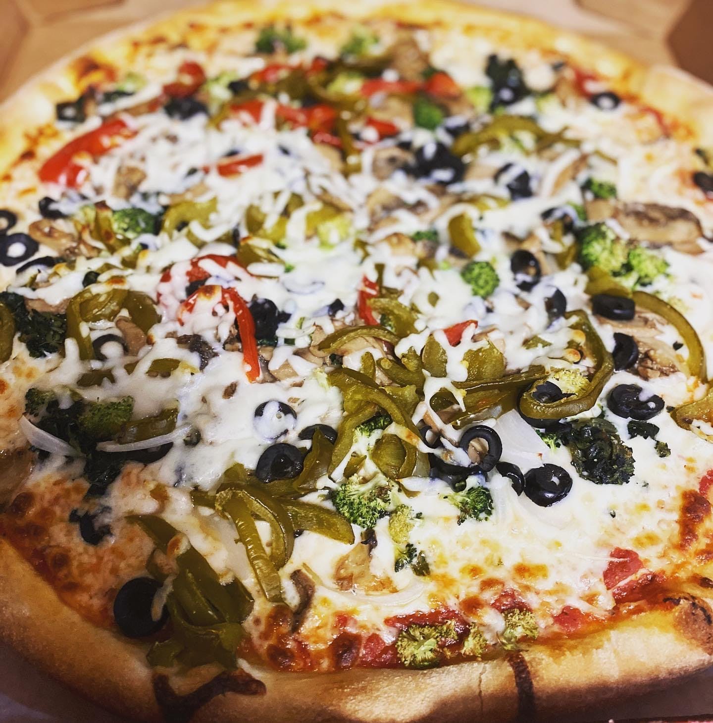 Order Vegetarian Pizza - Personal 10" food online from Affamato Pizza & Italian Restaurant store, Norristown on bringmethat.com