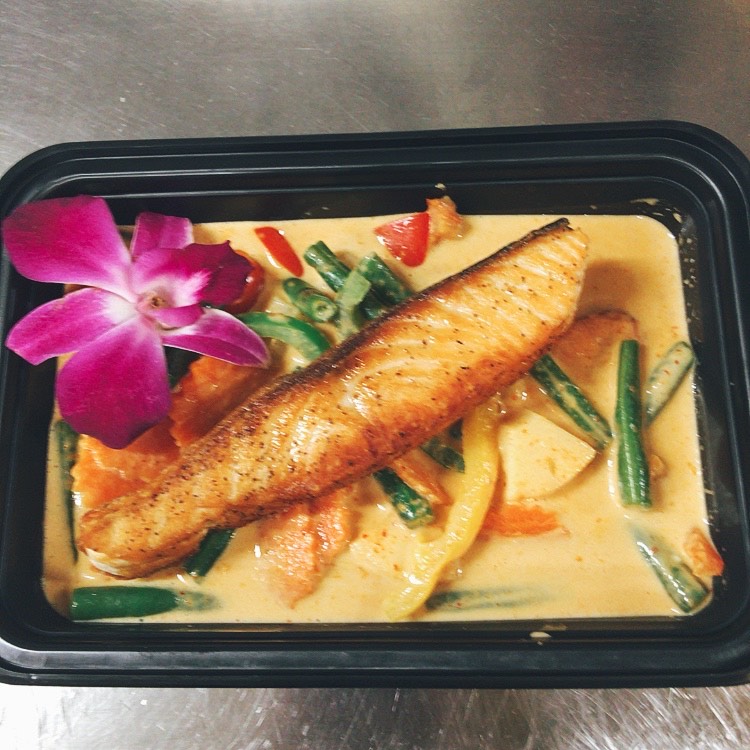 Order L Salmon Chou Chee Curry food online from Rice And Curry store, Ambler on bringmethat.com