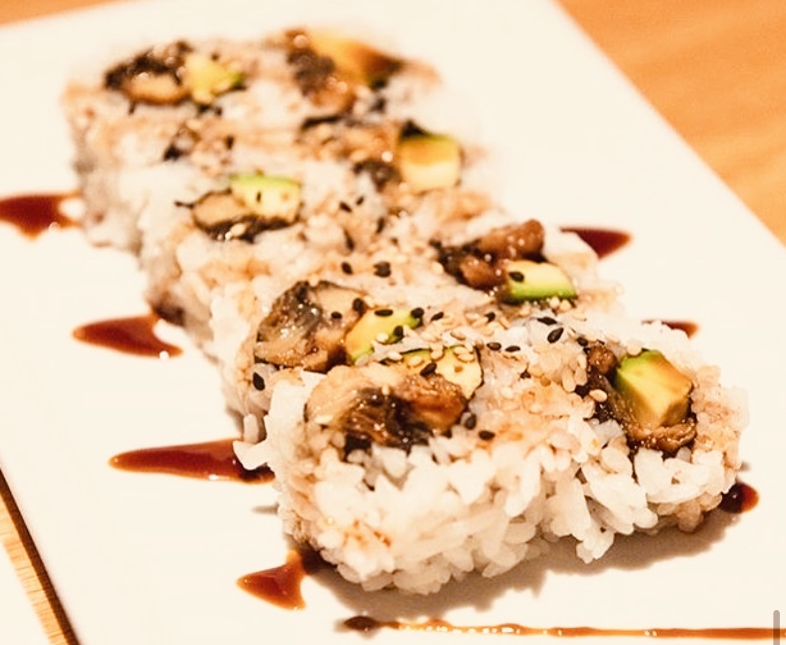 Order Eel and Avocado Roll food online from Sakana Japanese Sushi & Grill store, La Canada Flintridge on bringmethat.com