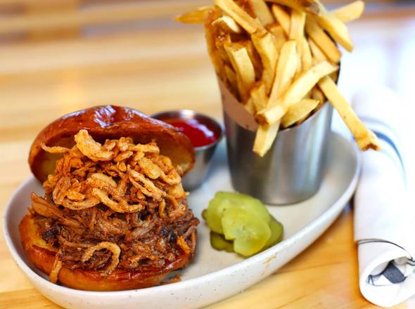 Order BBQ Pulled Pork Sandwich food online from Goose Island Brewhouse store, Chicago on bringmethat.com