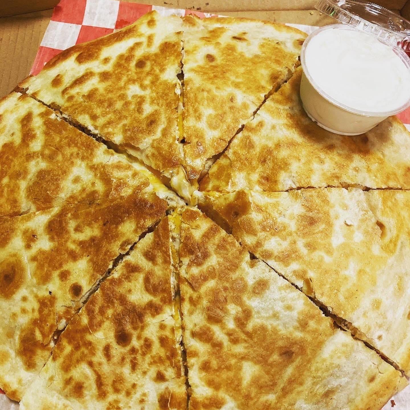Order Grilled Chicken Quesadilla - Appetizers food online from Affamato Pizza & Italian Restaurant store, Norristown on bringmethat.com