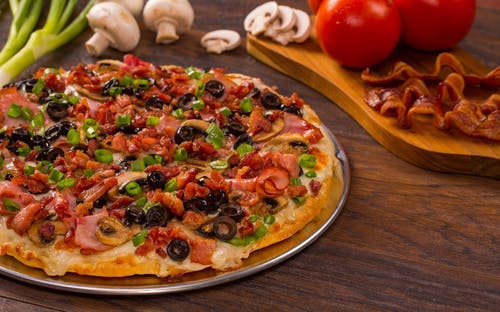 Order Sizzlin' Bacon Classic Pizza - Small 10" (10 Slices) food online from Jersey Mike's store, Fairfield on bringmethat.com