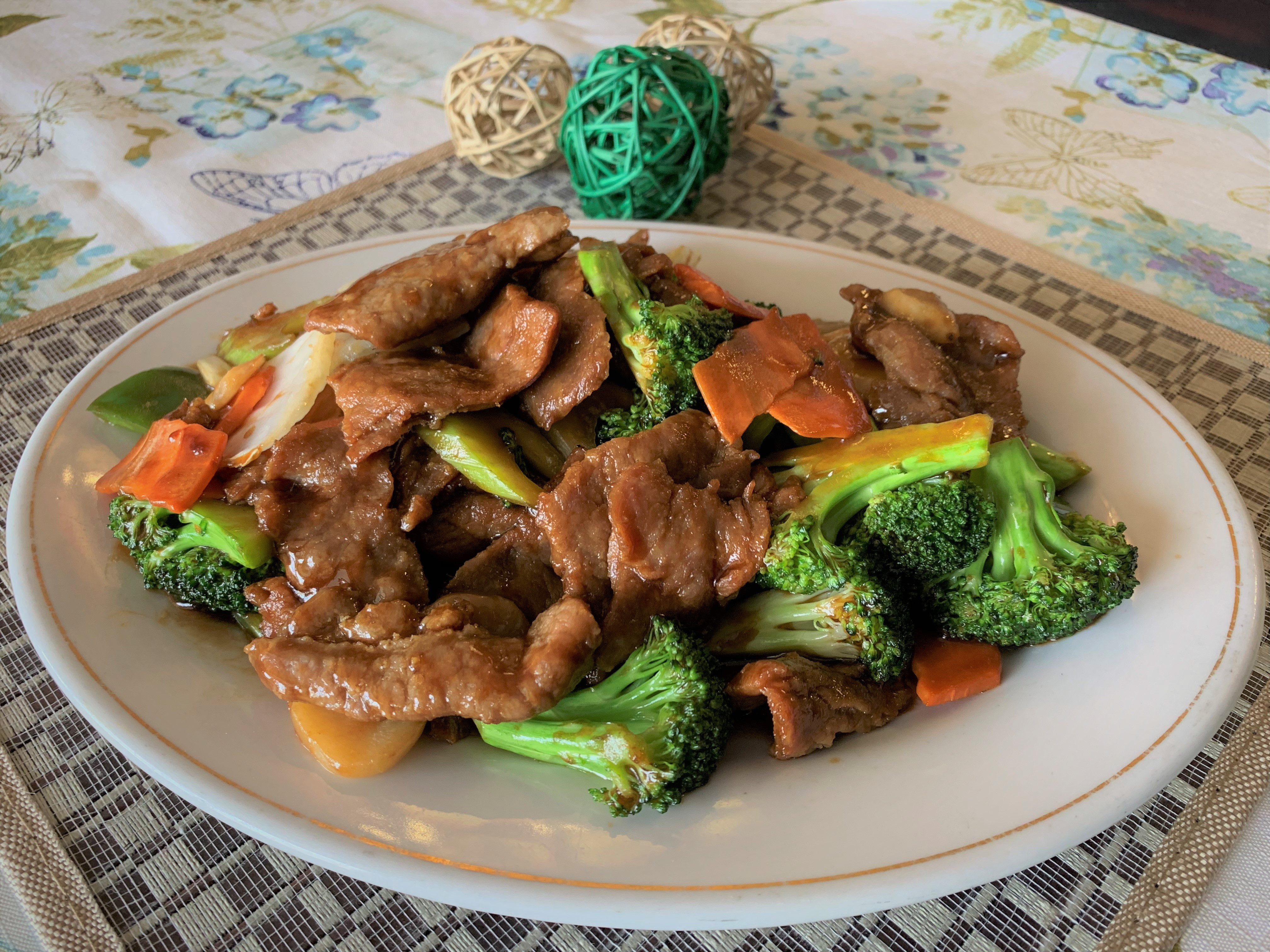 Order C10. Meat with Chinese Vegetables Combo白菜X food online from Fuji China store, Knightdale on bringmethat.com