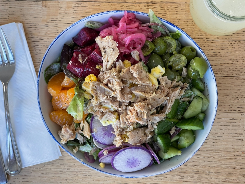 Order Tuna Nicoise Salad food online from Huckleberry Caf紬ホゥ & Bakery store, Santa Monica on bringmethat.com