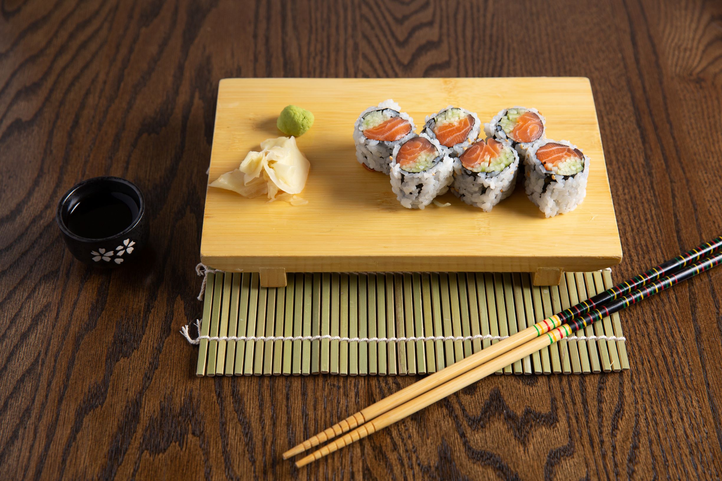 Order Salmon Cucumber Roll food online from Sushi para japanese restaurant store, New York on bringmethat.com
