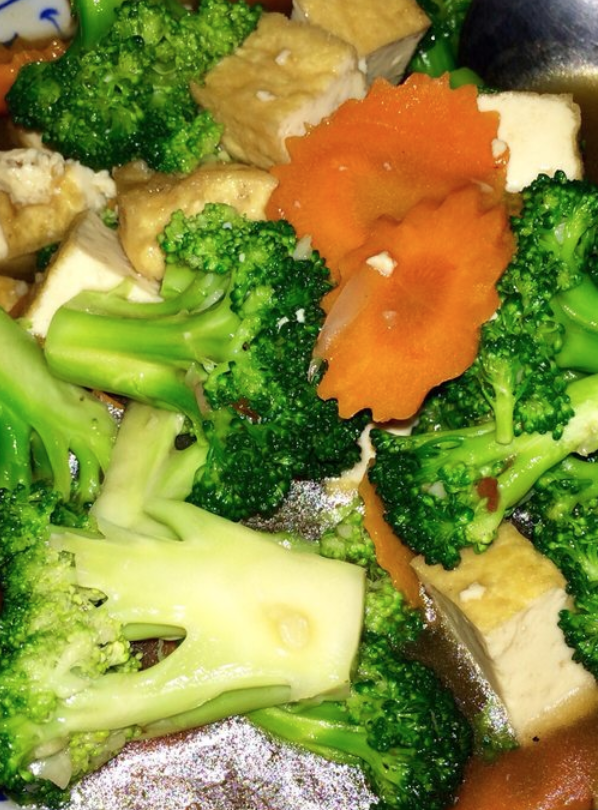 Order E4. Sauteed Broccoli food online from Sawasdee Thai Cuisine store, Ventura on bringmethat.com
