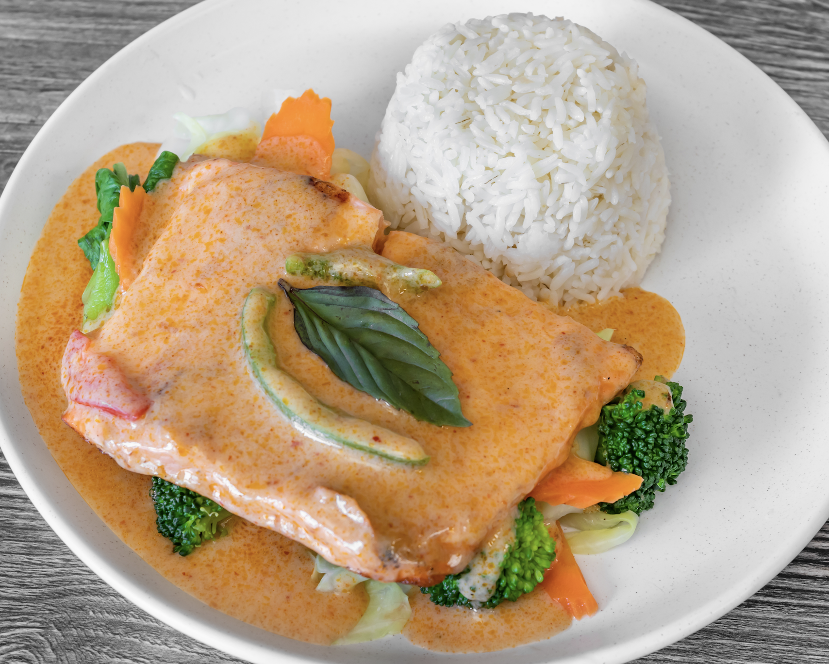 Order Salmon in Chef’s Special Curry food online from Sriracha Thai Restaurant store, Carson on bringmethat.com