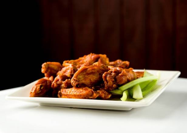 Order *6 Wings* food online from Sidelines Grille Hickory Flat store, Canton on bringmethat.com