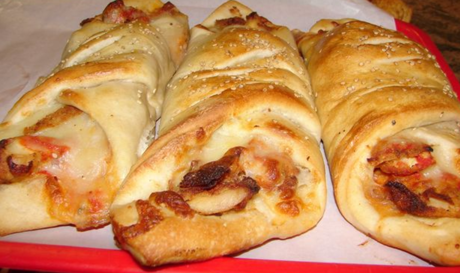Order Sausage, Peppers, and Onion Roll food online from Pizza Corner store, Medford on bringmethat.com