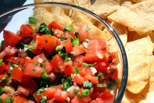 Order 1/2 Pint of House Made Pico de Gallo and Corn Tortilla Chips food online from Burritos To Go store, Broomfield on bringmethat.com
