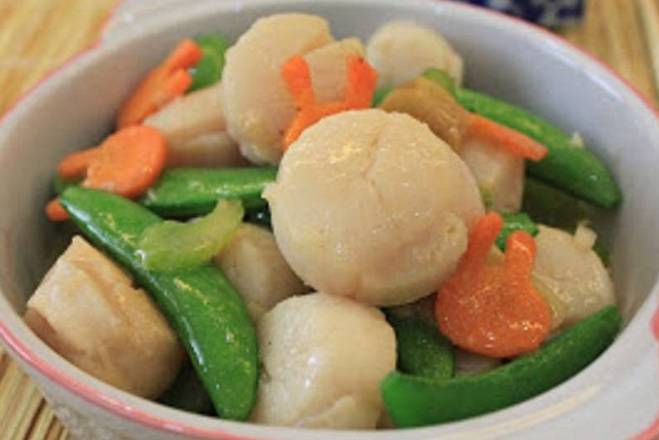 Order S16. Snow Peas with Scallops 雪豆干贝 food online from Jade Restaurant & Lounge store, Seattle on bringmethat.com