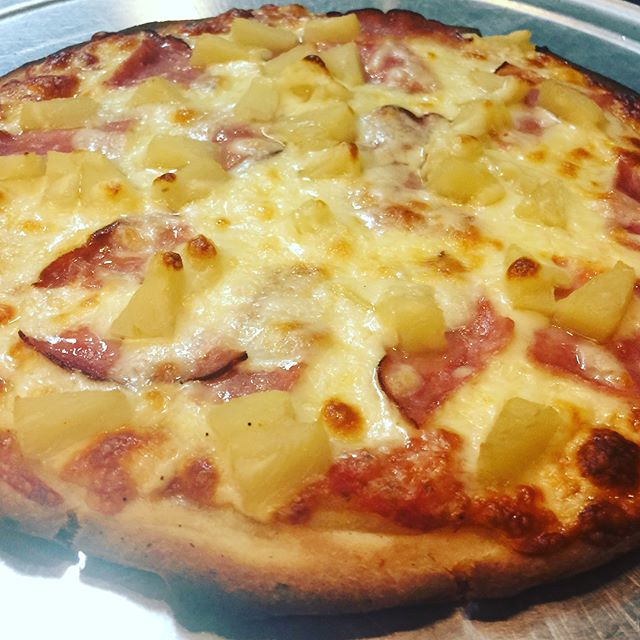 Order Hawaiian Specialty Pizza food online from Husky Pizza store, Coventry on bringmethat.com