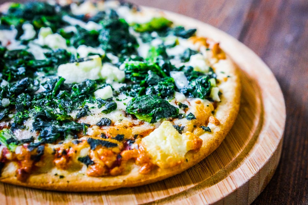Order Spinach Pizza - Small 10'' food online from Grandstand Pizza store, El Cajon on bringmethat.com