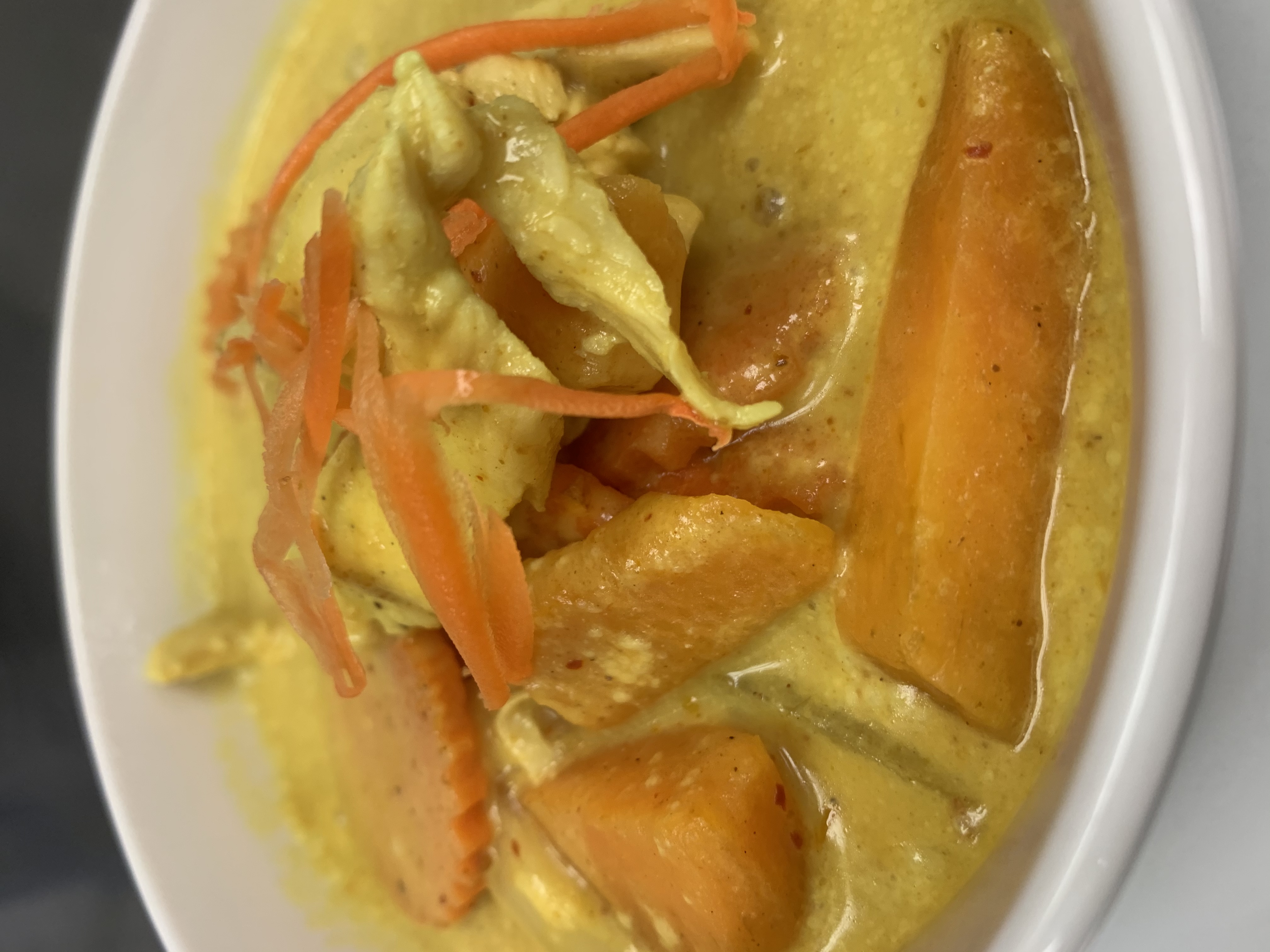 Order 47. Yellow Curry food online from Sirinan Thai&Japanese Restaurant store, Wallingford on bringmethat.com