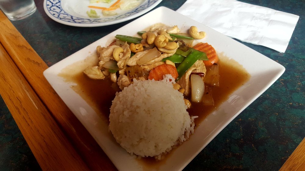Order *Cashew Nut Chicken+  food online from Pattaya Thai Restaurant store, Goleta on bringmethat.com