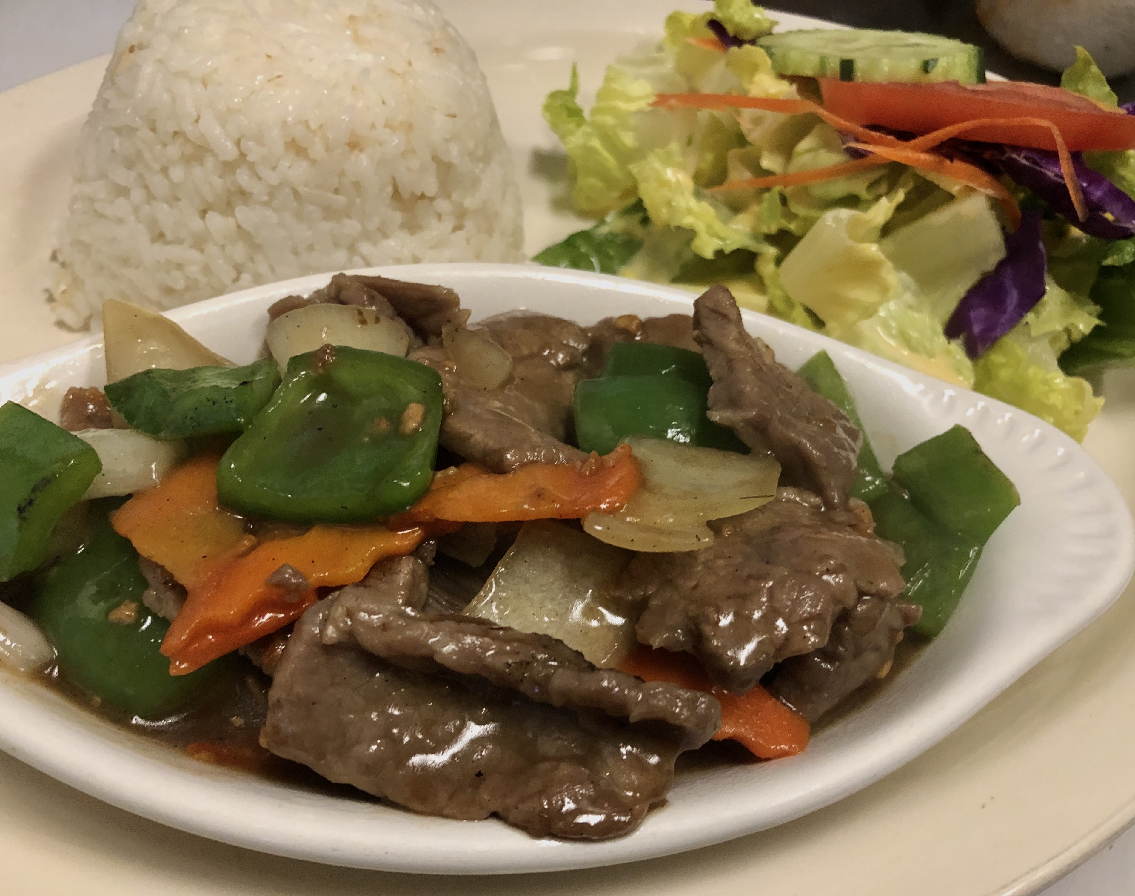 Order L5. Spicy Bell Pepper with Beef Lunch Special food online from Siam Bay Thai Cuisine store, El Segundo on bringmethat.com