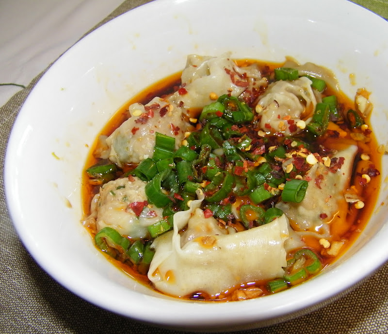 Order Szechuan Wontons food online from Twin dragon Chinese restaurant store, Los Angeles on bringmethat.com