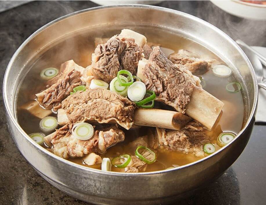 Order Galbi-Tang 갈비탕 food online from Bam Bam Kitchen store, Ardmore on bringmethat.com