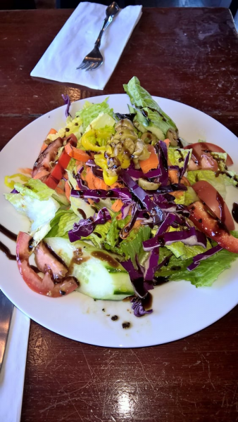 Order Garden Salad food online from Dario Pizza store, Sausalito on bringmethat.com