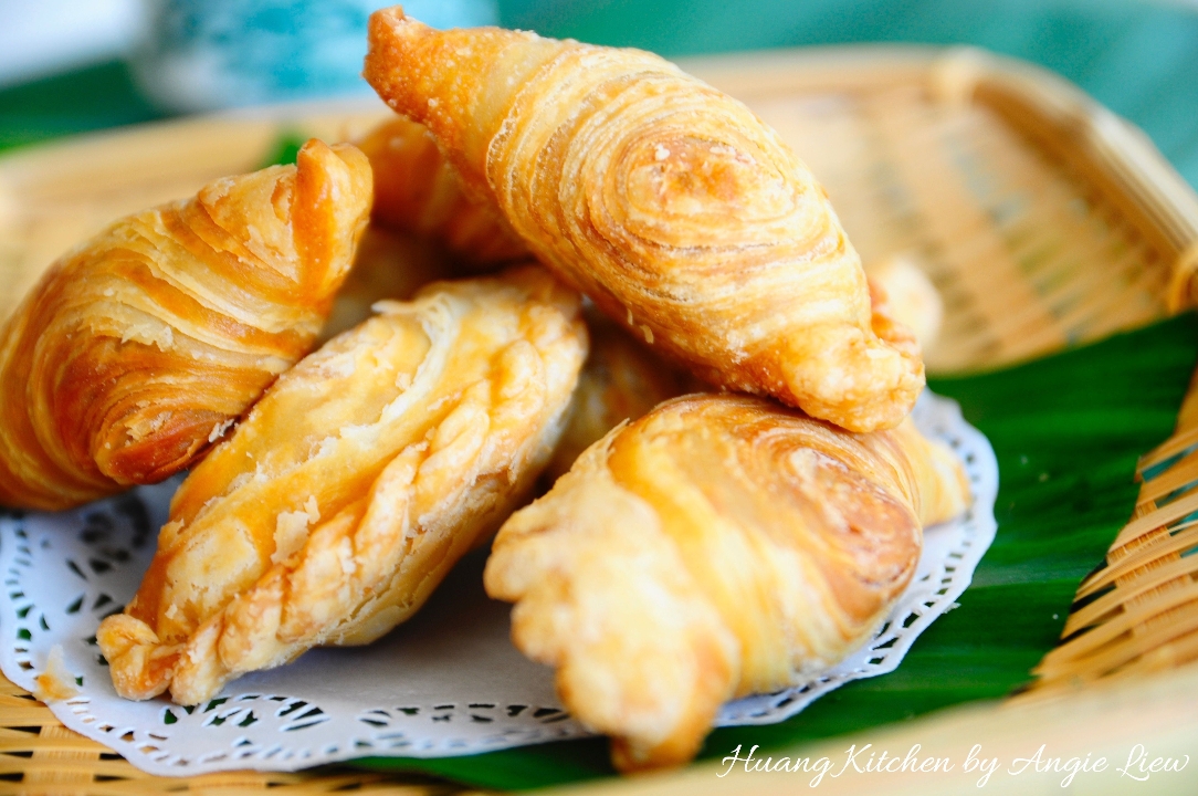 Order CURRY PUFF(4pcs.) food online from Thai Chili Restaurant store, Salem on bringmethat.com
