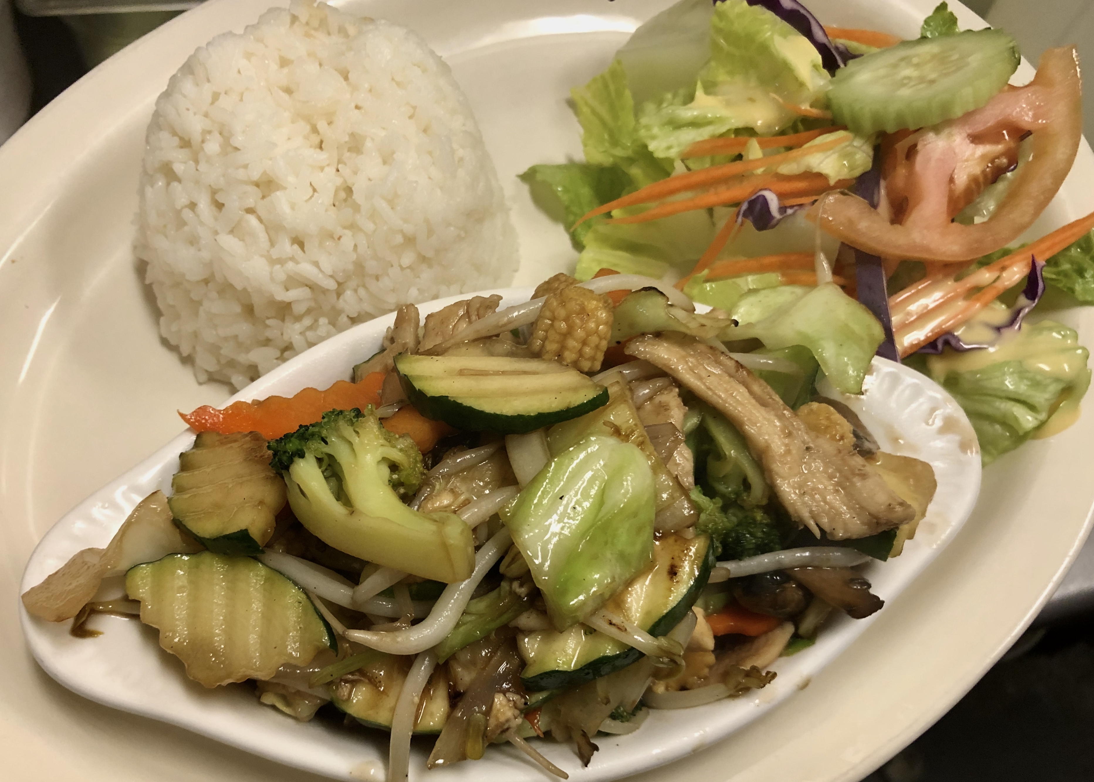 Order L4. Mixed Vegetable with Chicken Lunch Special food online from Siam Bay Thai Cuisine store, El Segundo on bringmethat.com