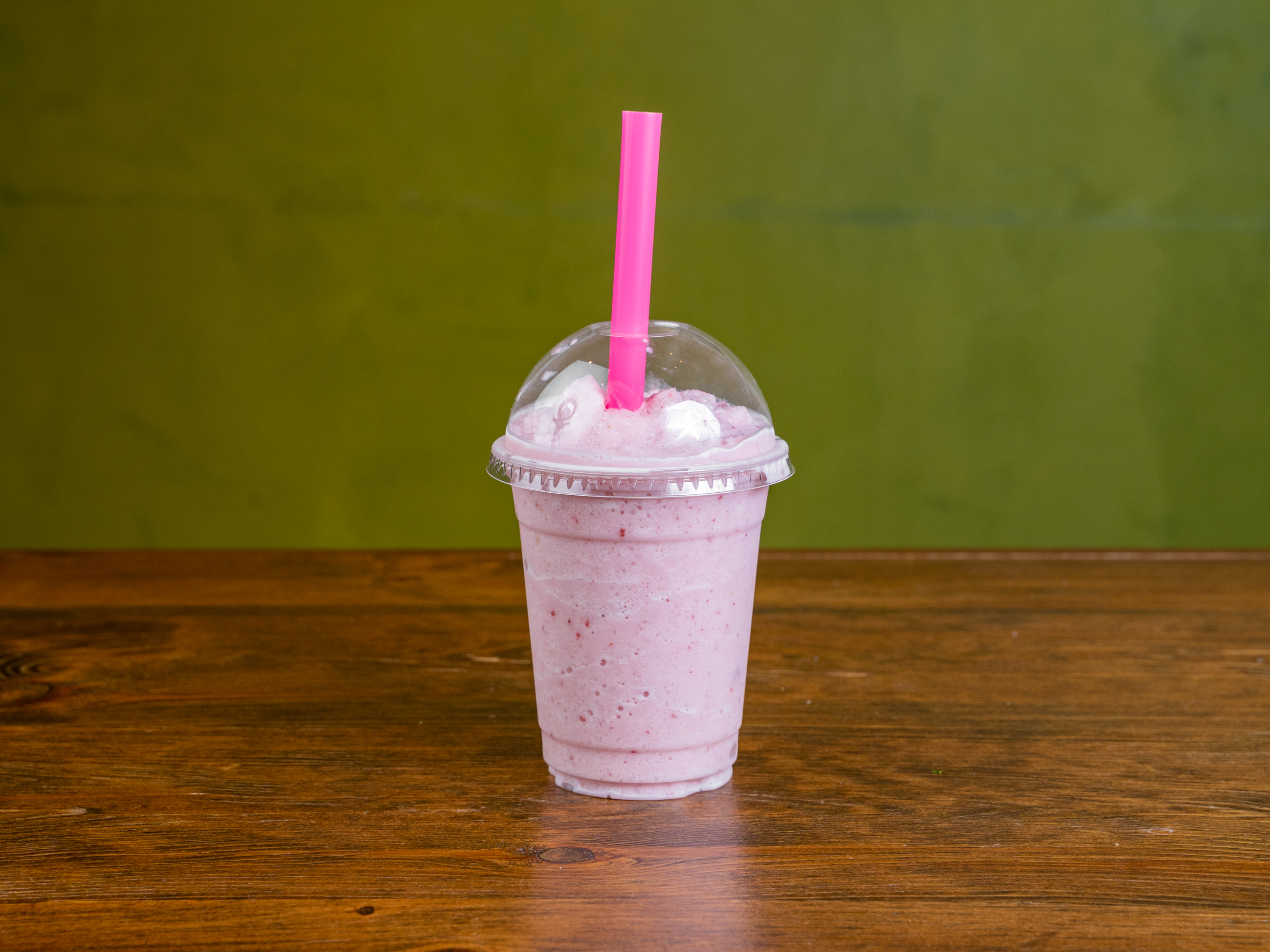 Order Strawberry Delight Smoothie food online from Verde Galerie store, Stamford on bringmethat.com