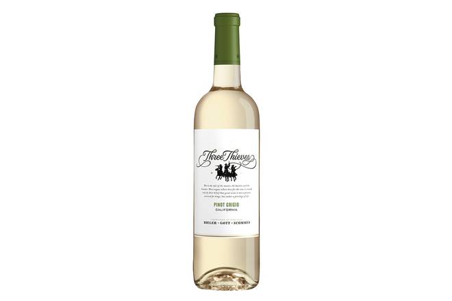 Order Three Thieves - Pinot Grigio – California, 750mL (13.5% ABV) food online from Lazy Dog Restaurant & Bar store, Naperville on bringmethat.com