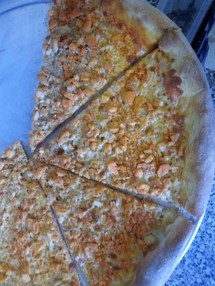 Order Buffalo Chicken Pizza - Small 12'' food online from Kenny Pizzeria & Deli store, Old Saybrook on bringmethat.com