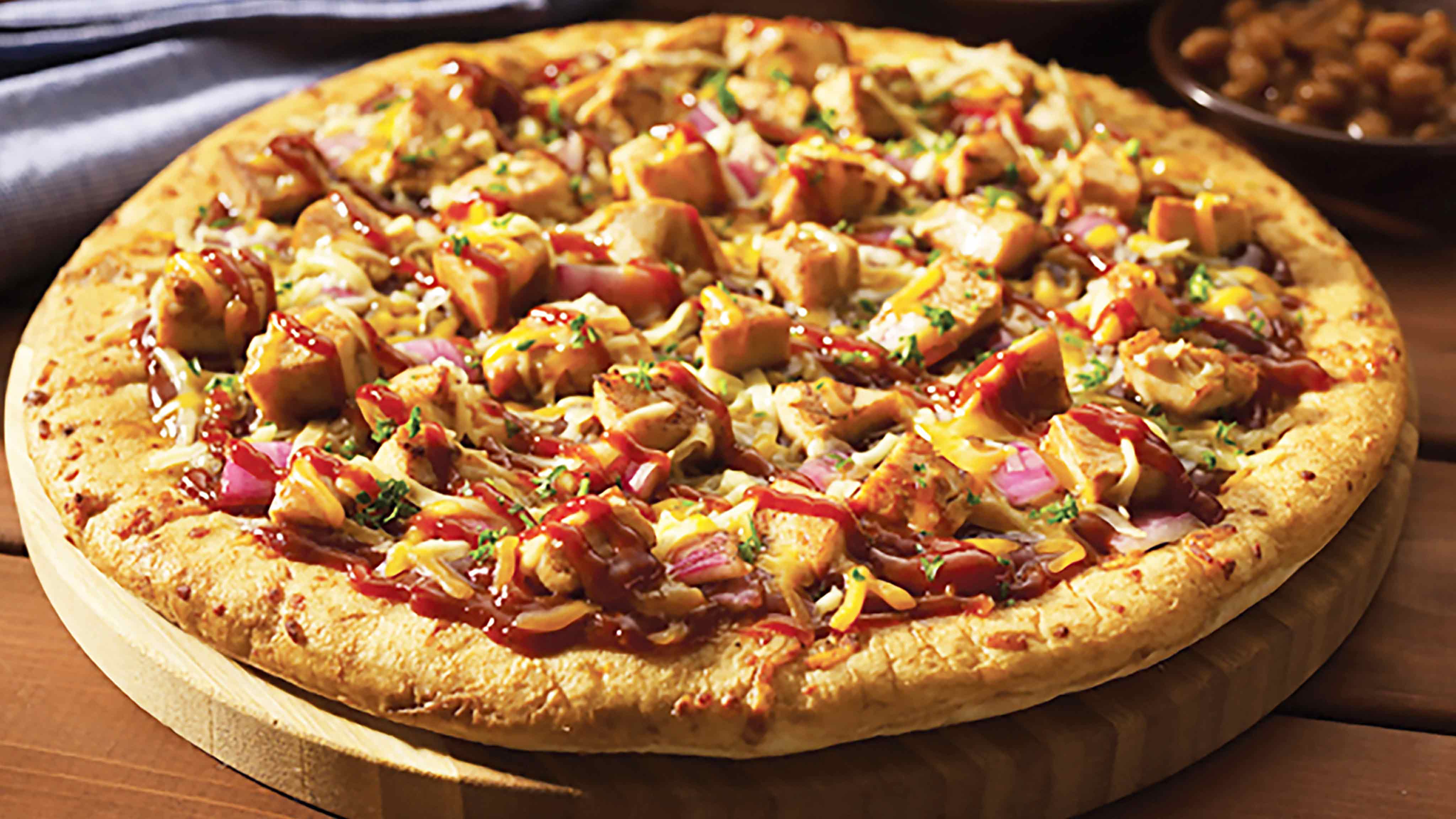 Order 24. BBQ Chicken Pizza food online from Zz Market And Grill store, Detroit on bringmethat.com