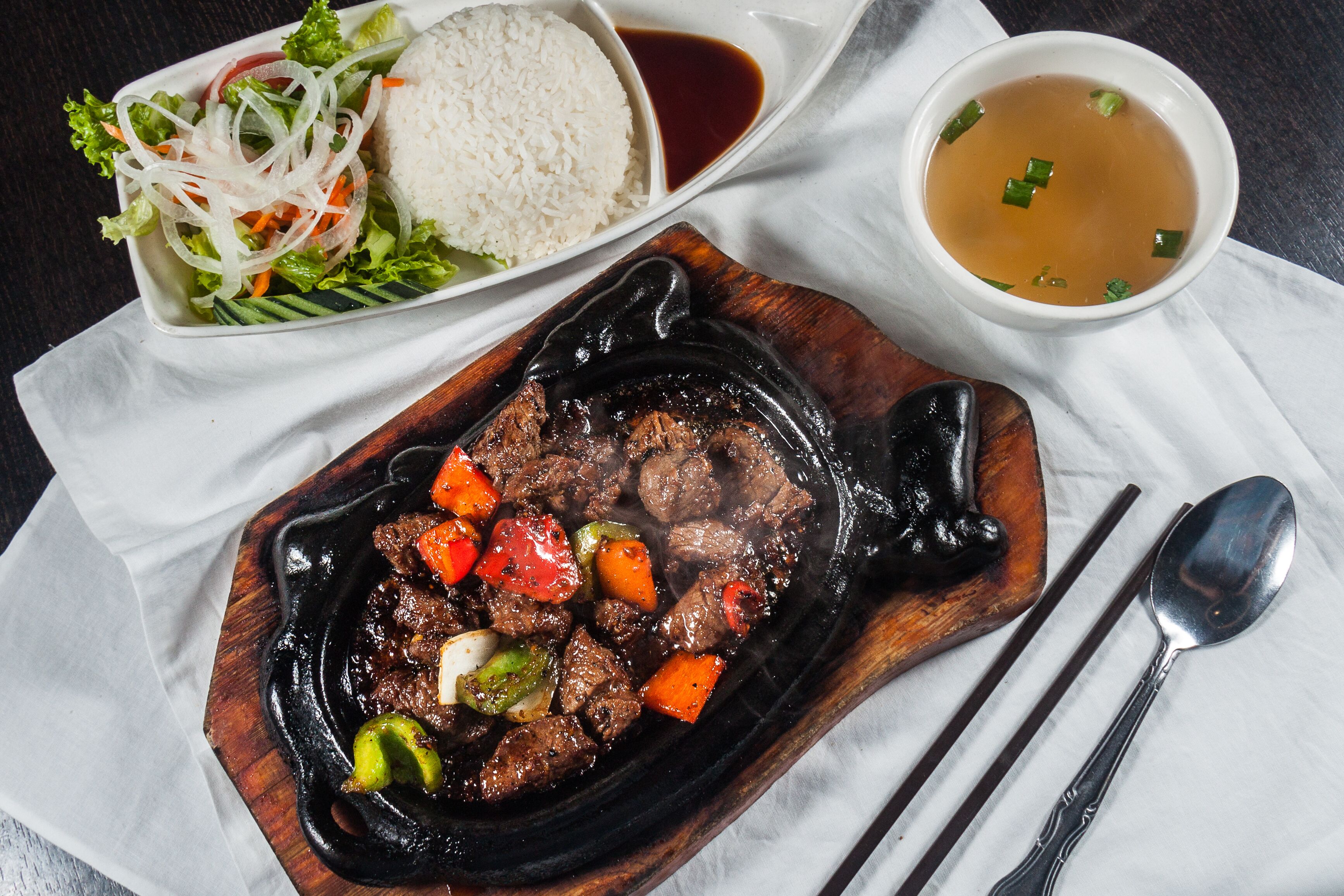 Order 17. Cube of Filet Mignon with Rice (Shaken Beef) food online from Cup Bowl store, Corona on bringmethat.com