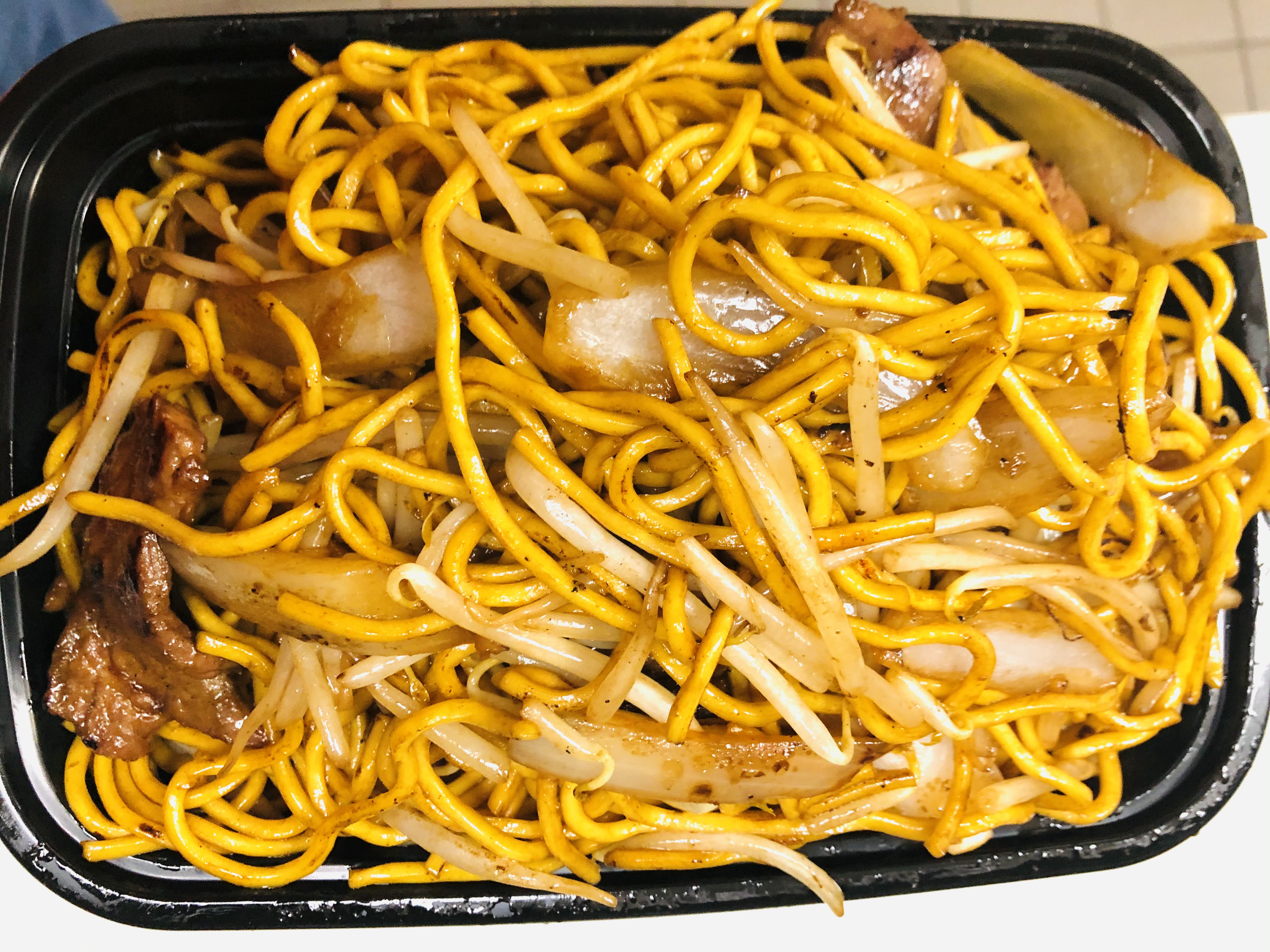 Order Beef Lo Mein food online from Ruby Thai Kitchen store, Natick on bringmethat.com