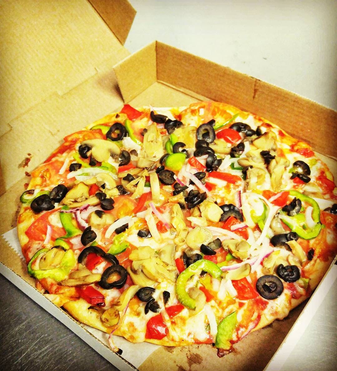 Order 6. Le Gardeaux Pizza - Personal 8" food online from Pizza House store, Cranford on bringmethat.com