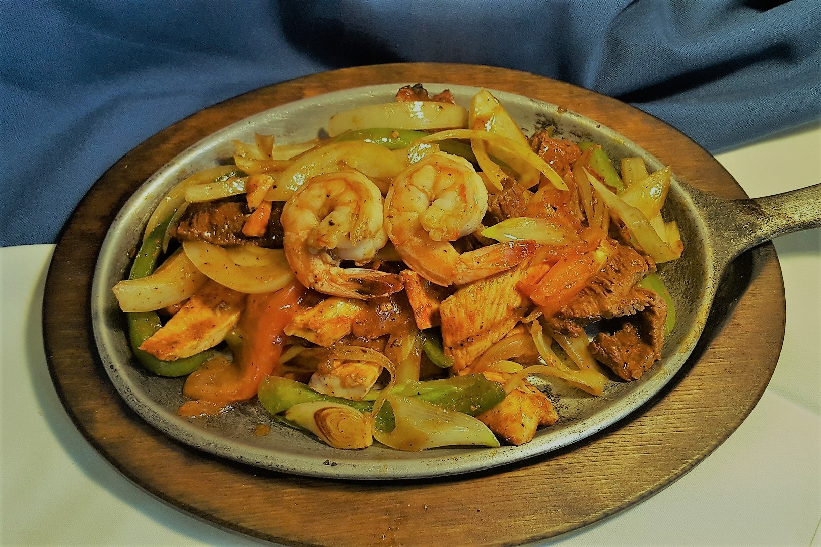Order Fajita Mixtas food online from El Pulgarcito Restaurant store, Alexandria on bringmethat.com