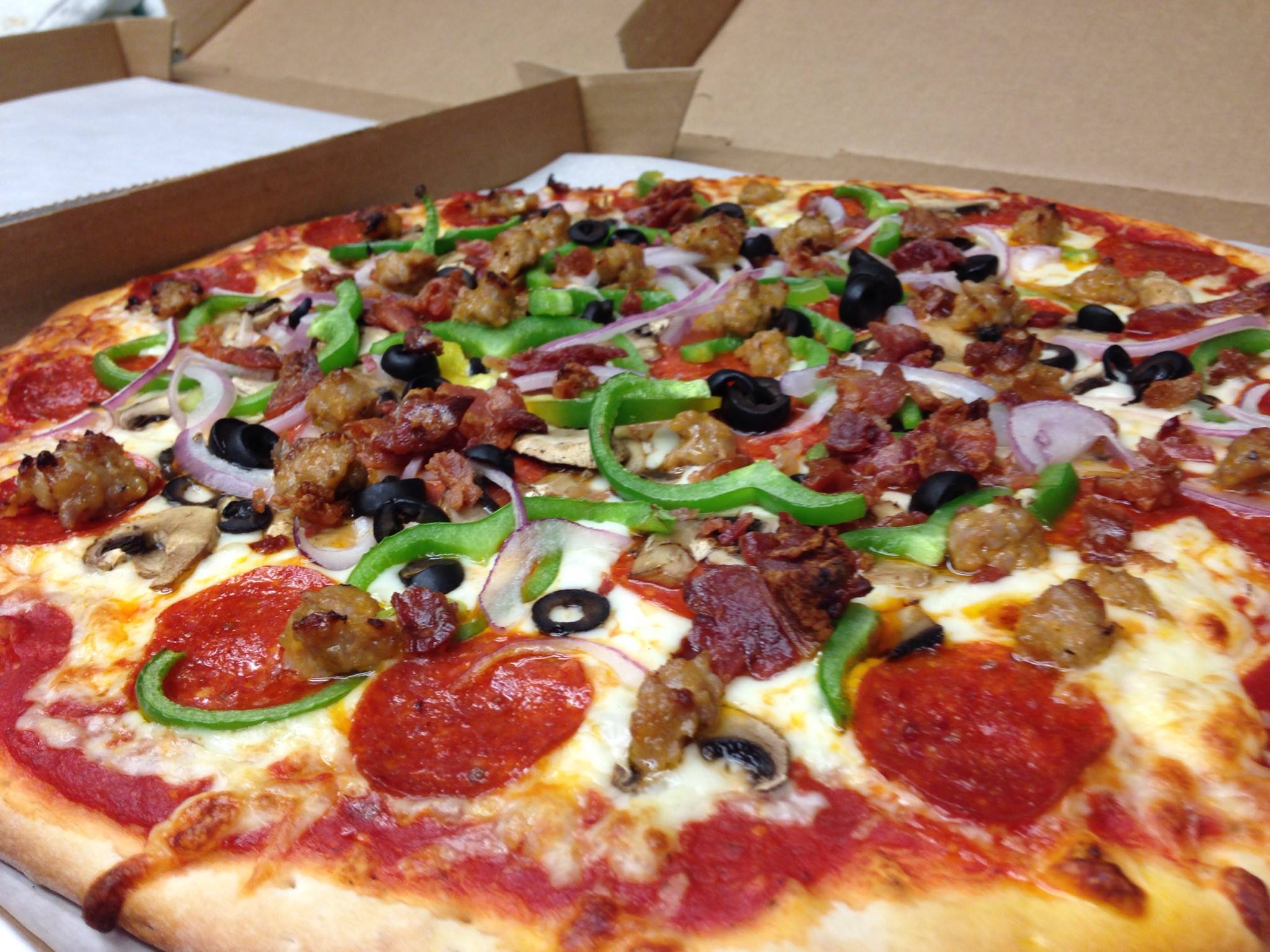 Order The Surfside 12" Medium Pizza food online from Surfside Pizza store, San Clemente on bringmethat.com