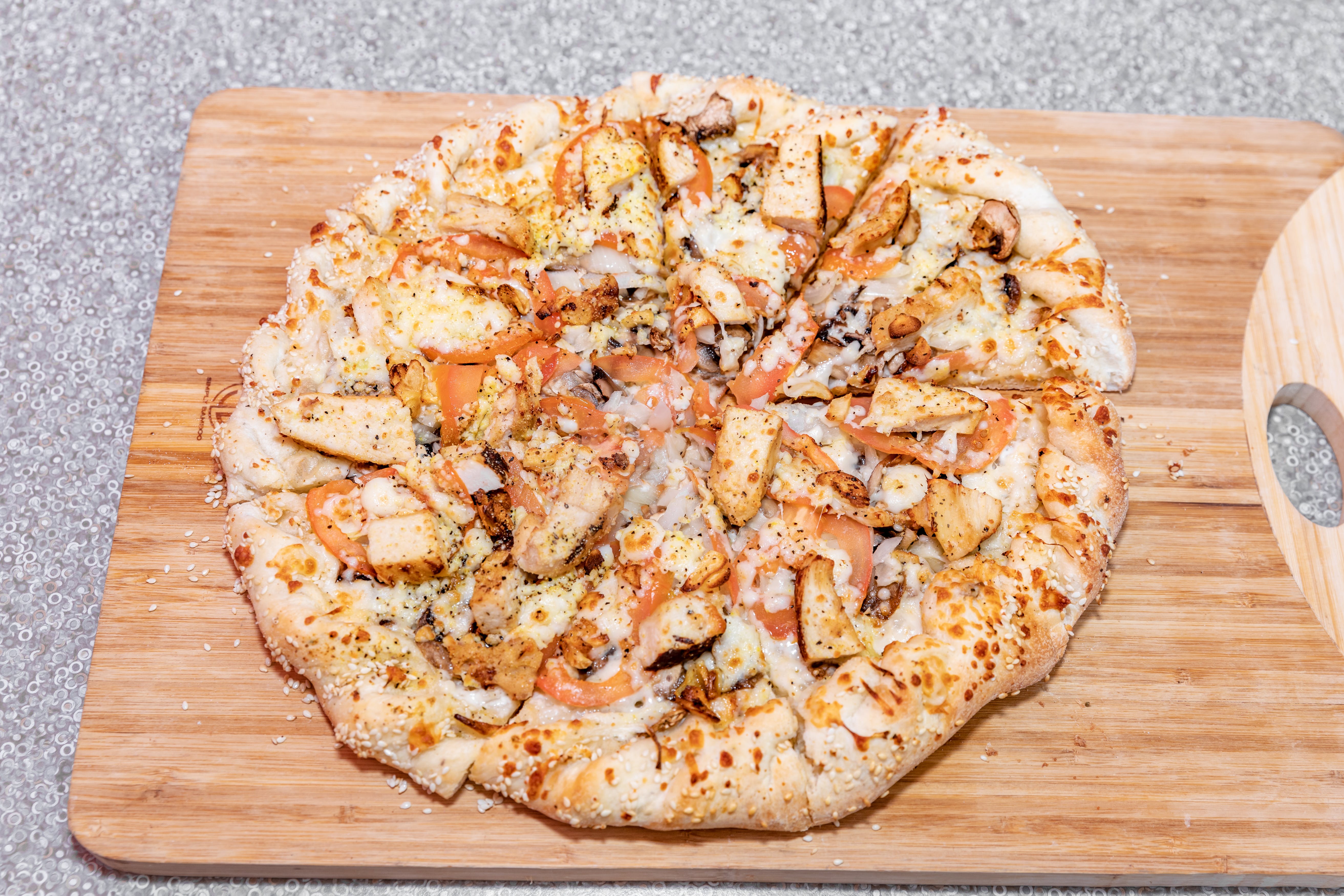 Order Roasted Garlic Chicken Pizza - Personal 8" food online from Antelope Market store, Antelope on bringmethat.com